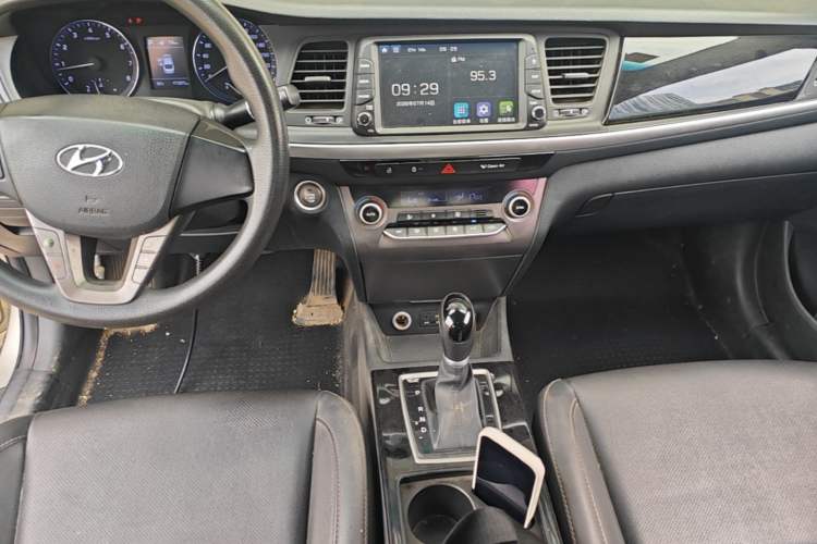 Used Hyundai Mistra 2017 1.8L Automatic Smart GLS China V Standard Audio And AC Panel