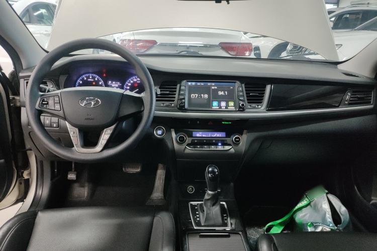 Used Hyundai Mistra 2017 1.8L Automatic Smart GLS China V Standard Center Console