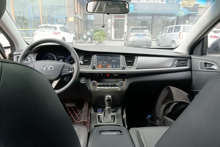 Used Hyundai Mistra 2017 1.8L Automatic Deluxe DLX Model China V Emission Standard Center Console