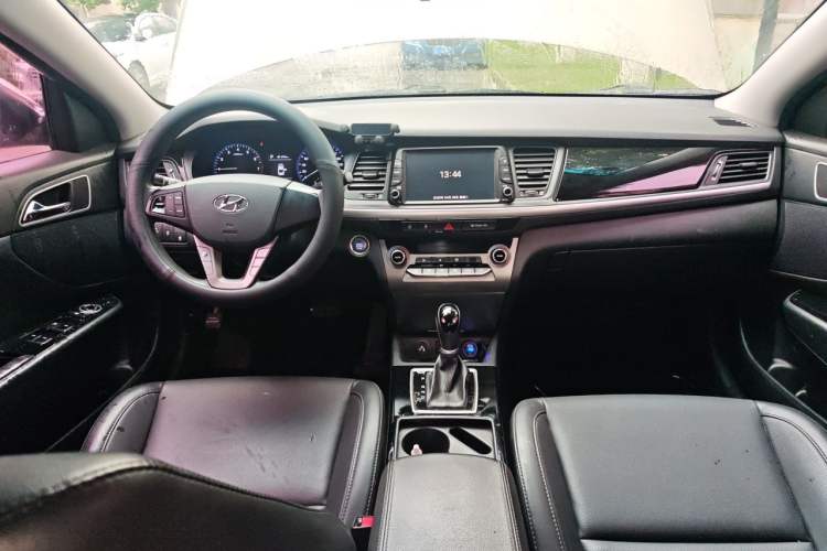 Used Hyundai Mistra 2017 1.8L Automatic Smart GLS China V Standard Center Console