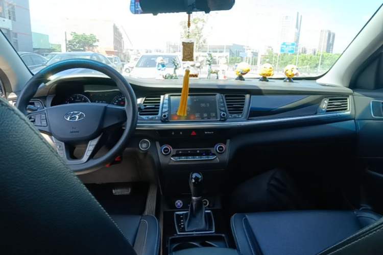 Used Hyundai Mistra 2017 1.6T Automatic Smart GLS China V Standard Center Console