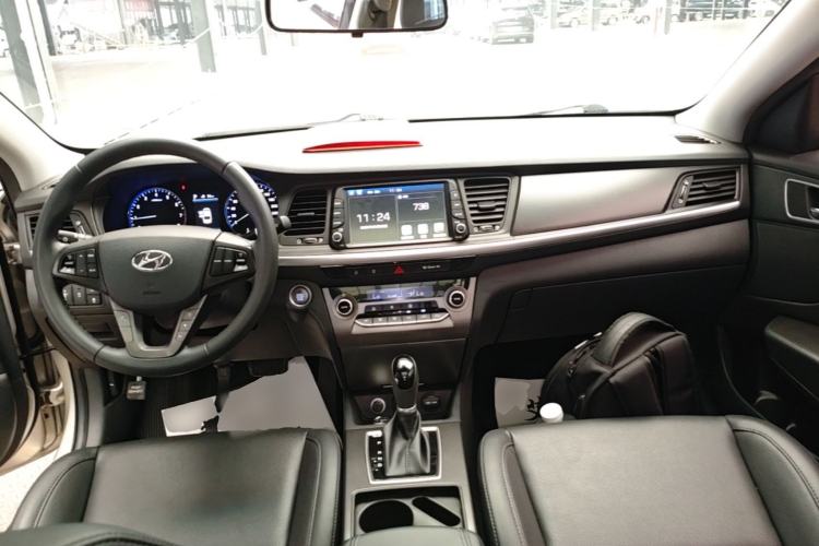 Used Hyundai Mistra 2017 1.8L Automatic Deluxe DLX Model China V Emission Standard Center Console
