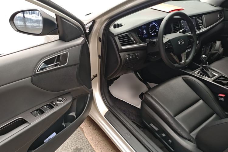 Used Hyundai Mistra 2017 1.8L Automatic Deluxe DLX Model China V Emission Standard Driver Seat