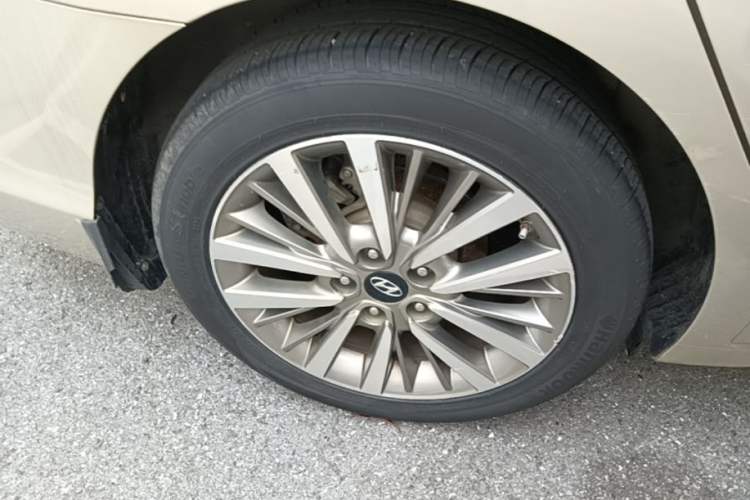 Used Hyundai Mistra 2017 1.8L Automatic Deluxe DLX Model China V Emission Standard Exterior 5