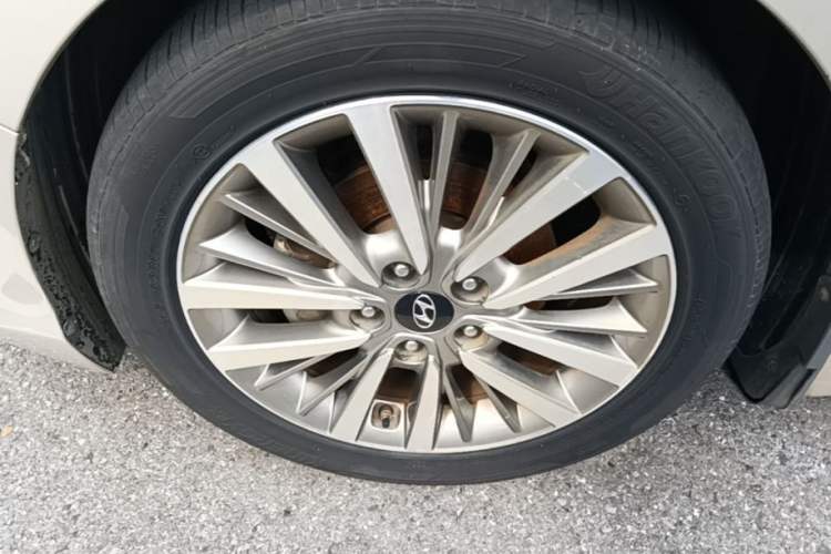 Used Hyundai Mistra 2017 1.8L Automatic Deluxe DLX Model China V Emission Standard Left Front Wheel Hub