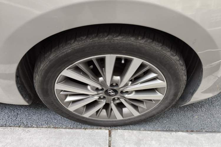 Used Hyundai Mistra 2017 1.8L Automatic Deluxe DLX Model China V Emission Standard Right Front Wheel Hub