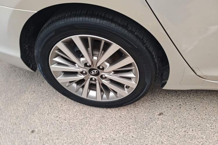 Used Hyundai Mistra 2017 1.8L Automatic Deluxe DLX Model China V Emission Standard Right Rear Wheel Hub