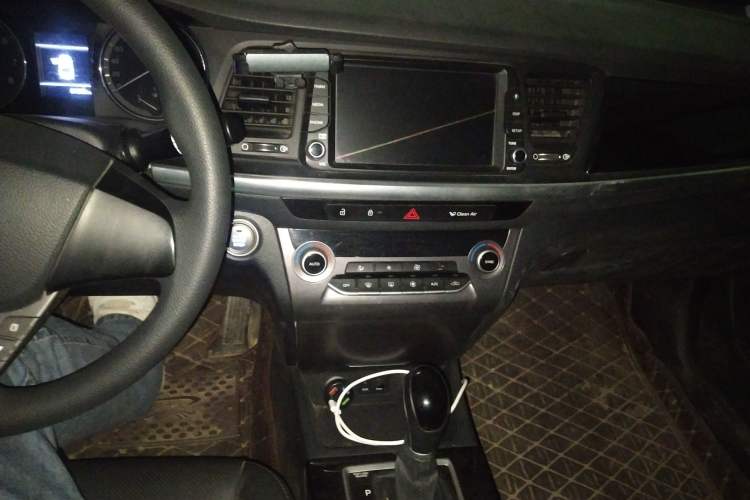 Used Hyundai Mistra 2017 1.8L Automatic Smart GLS China V Standard Audio And AC Panel