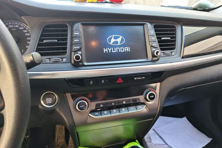 Used Hyundai Mistra 2017 1.6T Automatic Smart GLS China V Standard Audio And AC Panel