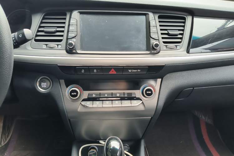 Used Hyundai Mistra 2017 1.8L Automatic Smart GLS China V Standard Audio And AC Panel