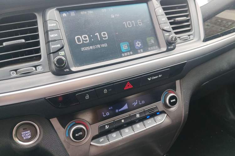 Used Hyundai Mistra 2017 1.8L Automatic Smart GLS China V Standard Audio And AC Panel