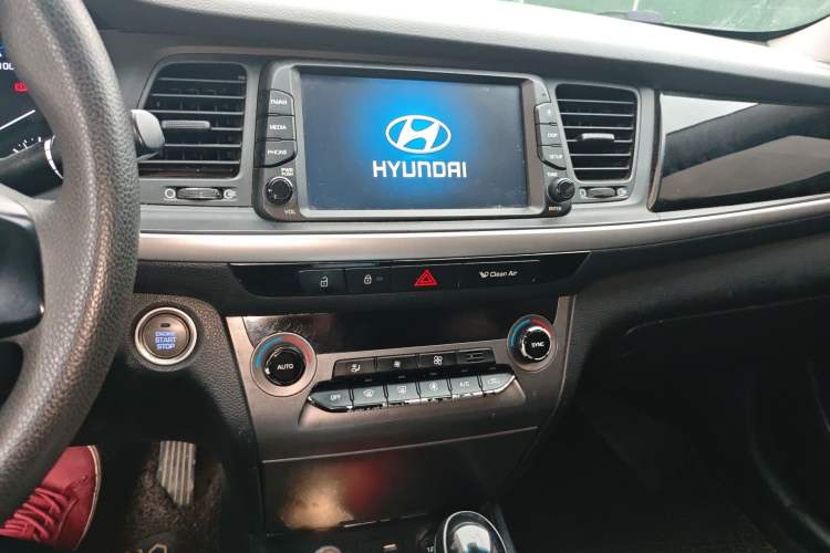 Used Hyundai Mistra 2017 1.6T Automatic Smart GLS China V Standard Audio And AC Panel