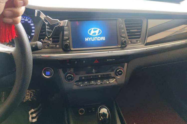 Used Hyundai Mistra 2017 1.8L Automatic Smart GLS China V Standard Audio And AC Panel