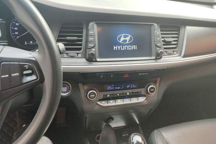 Used Hyundai Mistra 2017 1.8L Automatic Deluxe DLX Model China V Emission Standard Audio And AC Panel