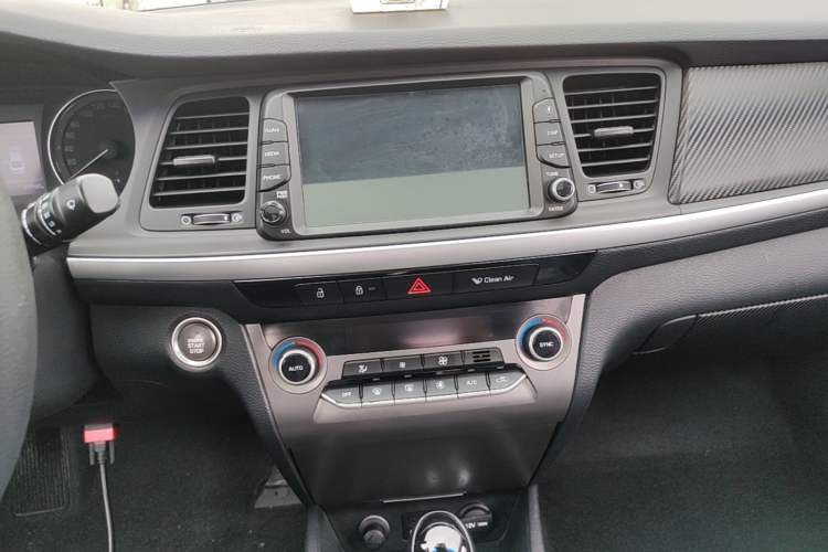 Used Hyundai Mistra 2017 1.6T Automatic Smart GLS China V Standard Audio And AC Panel
