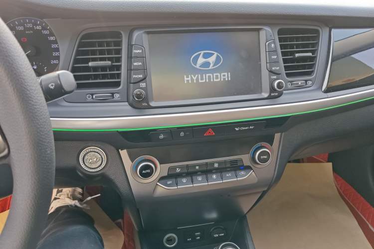 Used Hyundai Mistra 2017 1.8L Automatic Smart GLS China V Standard Audio And AC Panel