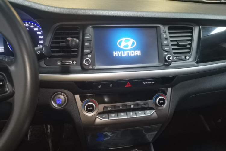Used Hyundai Mistra 2017 1.8L Automatic Smart GLS China V Standard Audio And AC Panel