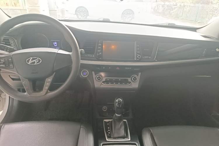 Used Hyundai Mistra 2017 1.8L Automatic Smart GLS China V Standard Audio And AC Panel