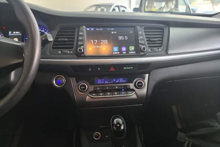 Used Hyundai Mistra 2017 1.8L Automatic Smart GLS China V Standard Audio And AC Panel