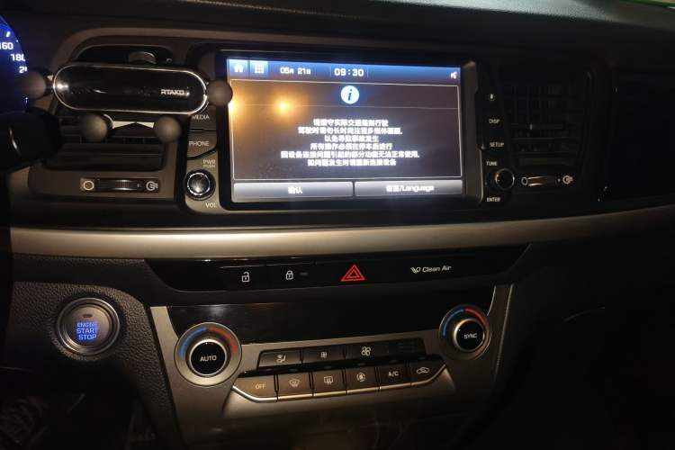 Used Hyundai Mistra 2017 1.6T Automatic Smart GLS China V Standard Audio And AC Panel