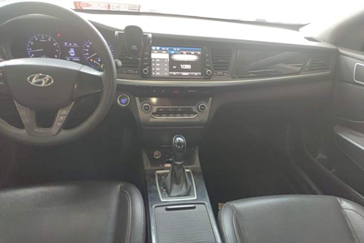 Used Hyundai Mistra 2017 1.8L Automatic Smart GLS China V Standard Audio And AC Panel