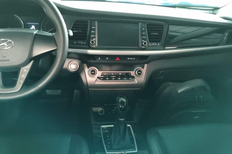 Used Hyundai Mistra 2017 1.8L Automatic Smart GLS China V Standard Audio And AC Panel
