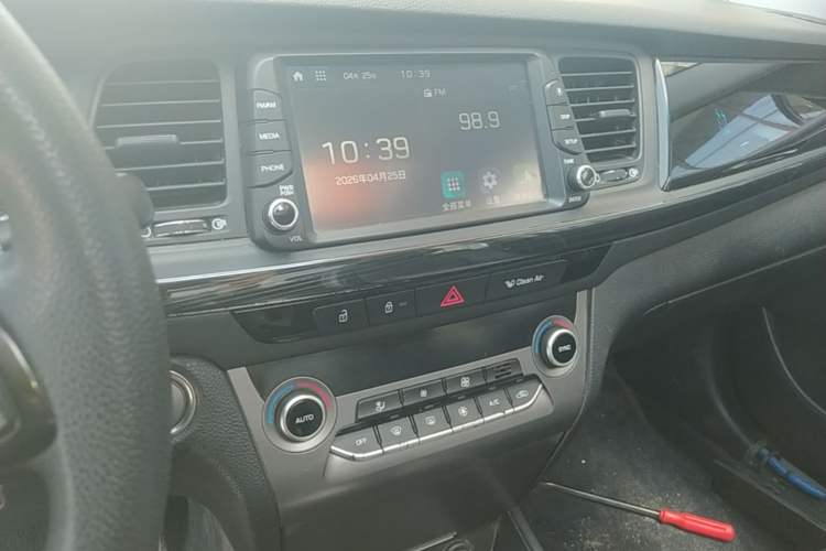Used Hyundai Mistra 2017 1.6T Automatic Smart GLS China V Standard Audio And AC Panel