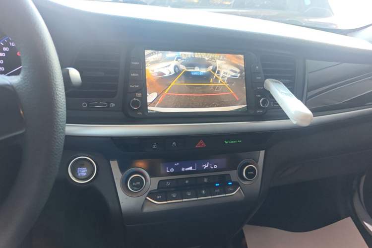 Used Hyundai Mistra 2017 1.6T Automatic Smart GLS China V Standard Audio And AC Panel