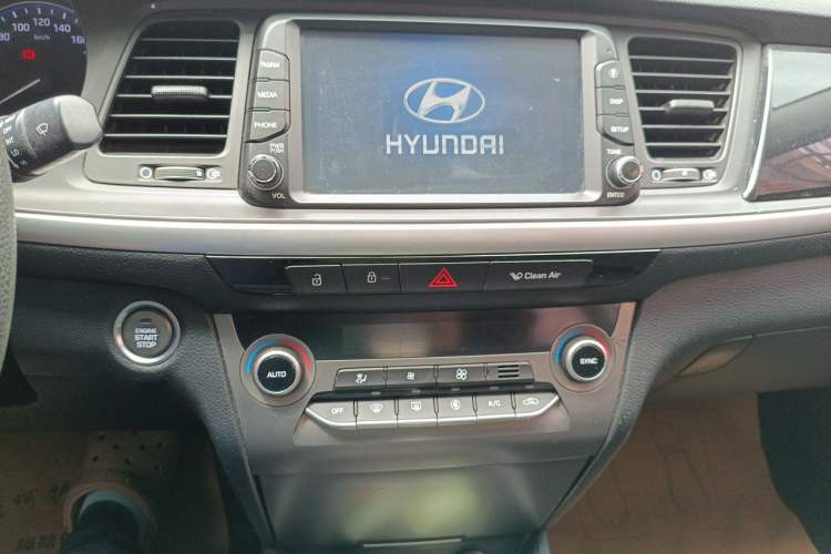 Used Hyundai Mistra 2017 1.8L Automatic Smart GLS China V Standard Audio And AC Panel