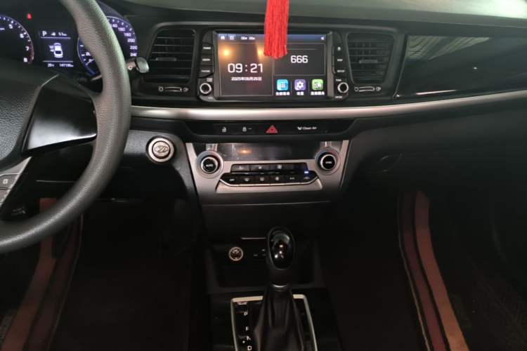 Used Hyundai Mistra 2017 1.6T Automatic Smart GLS China V Standard Audio And AC Panel