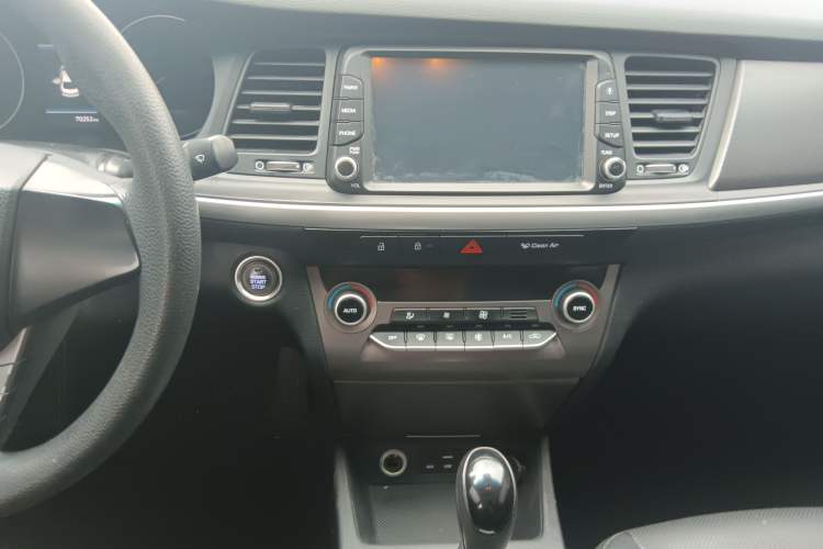 Used Hyundai Mistra 2017 1.8L Automatic Smart GLS China V Standard Audio And AC Panel