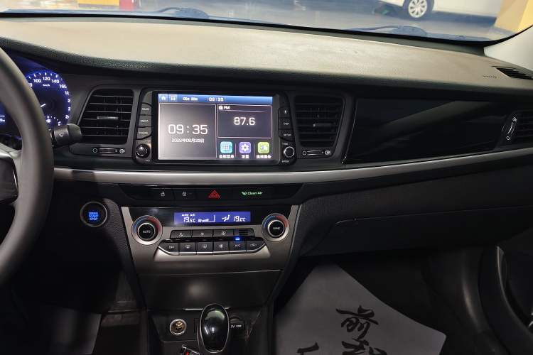 Used Hyundai Mistra 2017 1.8L Automatic Smart GLS China V Standard Audio And AC Panel