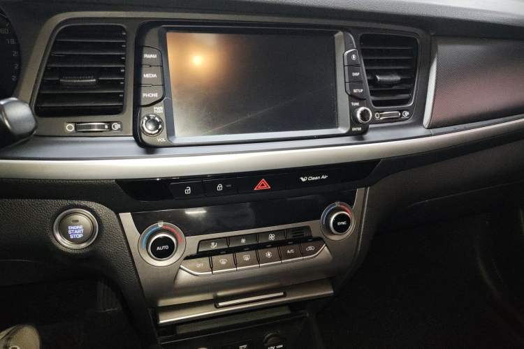 Used Hyundai Mistra 2017 1.8L Automatic Smart GLS China V Standard Audio And AC Panel