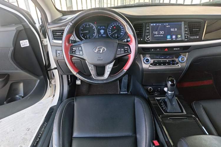 Used Hyundai Mistra 2017 1.6T Automatic Smart GLS China V Standard Audio And AC Panel