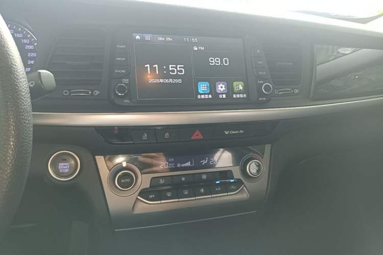 Used Hyundai Mistra 2017 1.6T Automatic Smart GLS China V Standard Audio And AC Panel