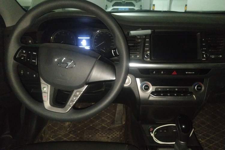 Used Hyundai Mistra 2017 1.8L Automatic Smart GLS China V Standard Center Console