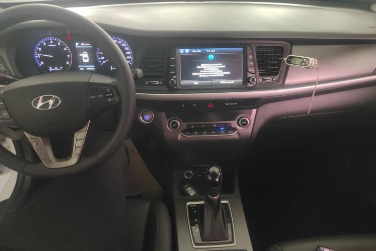 Used Hyundai Mistra 2017 1.8L Automatic Deluxe DLX Model China V Emission Standard Center Console