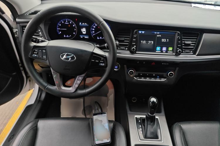 Used Hyundai Mistra 2017 1.8L Automatic Deluxe DLX Model China V Emission Standard Center Console