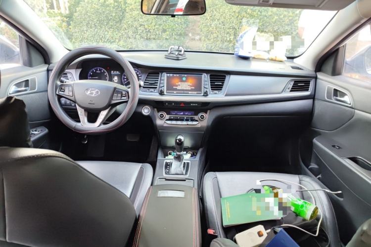 Used Hyundai Mistra 2017 1.8L Automatic Deluxe DLX Model China V Emission Standard Center Console