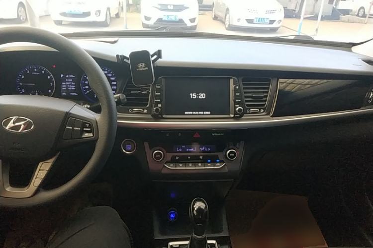 Used Hyundai Mistra 2017 1.8L Automatic Smart GLS China V Standard Center Console