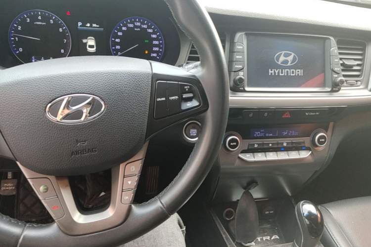 Used Hyundai Mistra 2017 1.8L Automatic Deluxe DLX Model China V Emission Standard Center Console