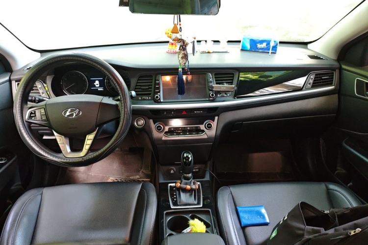Used Hyundai Mistra 2017 1.8L Automatic Smart GLS China V Standard Center Console