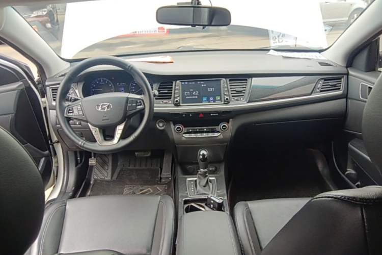 Used Hyundai Mistra 2017 1.8L Automatic Smart GLS China V Standard Center Console