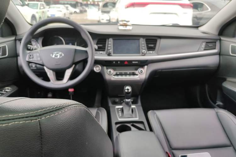 Used Hyundai Mistra 2017 1.6T Automatic Smart GLS China V Standard Center Console
