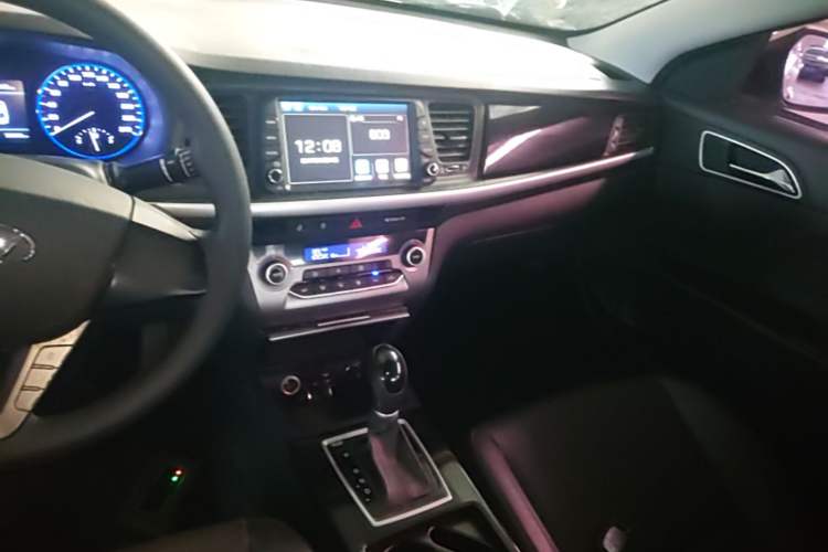 Used Hyundai Mistra 2017 1.8L Automatic Smart GLS China V Standard Center Console
