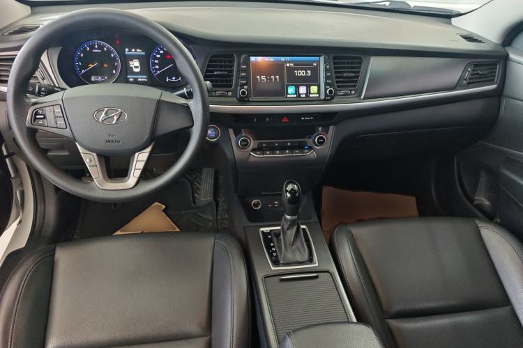 Used Hyundai Mistra 2017 1.8L Automatic Smart GLS China V Standard Center Console