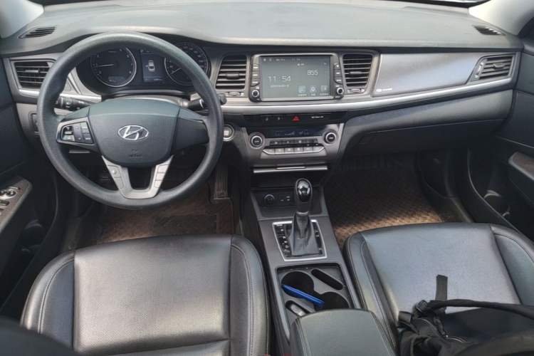 Used Hyundai Mistra 2017 1.8L Automatic Deluxe DLX Model China V Emission Standard Center Console