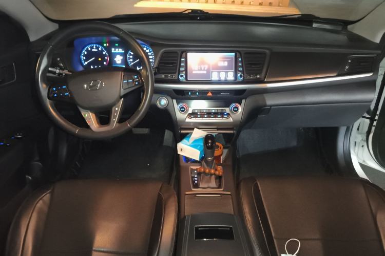 Used Hyundai Mistra 2017 1.8L Automatic Deluxe DLX Model China V Emission Standard Center Console