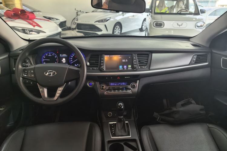 Used Hyundai Mistra 2017 1.8L Automatic Smart GLS China V Standard Center Console