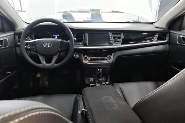 Used Hyundai Mistra 2017 1.6T Automatic Smart GLS China V Standard Center Console